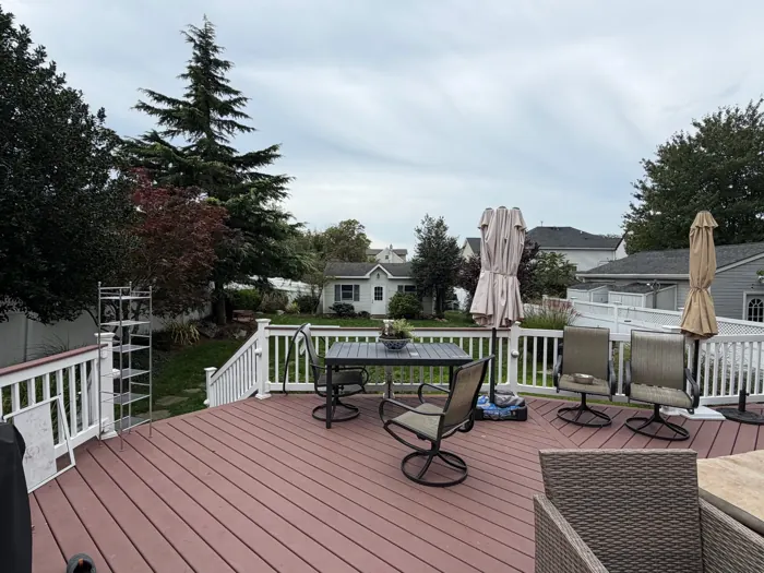 Deck seating area