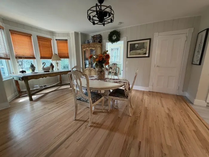 Dining room with bay windows